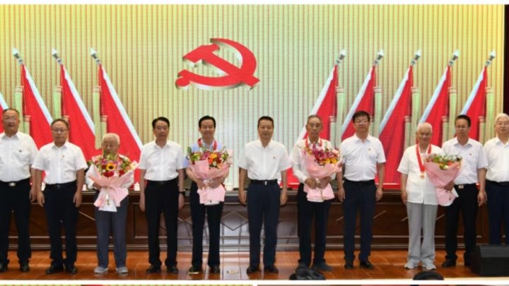 凝心聚力争先锋  砥砺奋进谱新篇