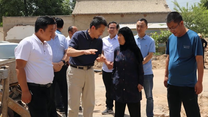 刘国汉到积石山县团结村开展调研工作