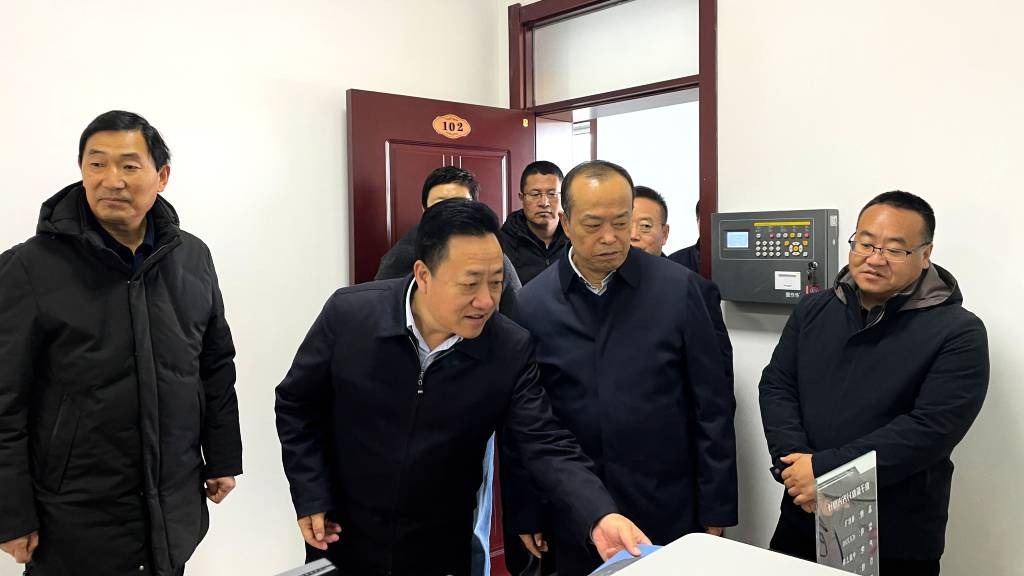 兰州市副市长刘凤恒一行到榆中试验站调研